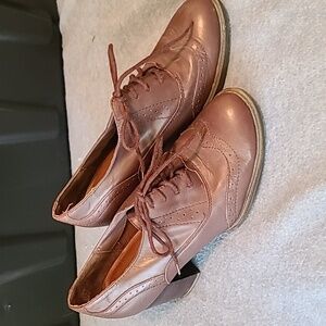 EUC Bare Traps Oxford Heels, brown, size 10